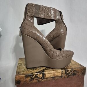 BCBGMaxAzria Brown Croc-Pattern Wedges